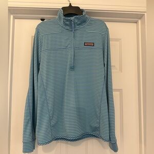 Worn once. Like new vineyard vines sankaty shep shirt. Size small.